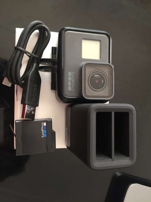 GOPRO HERO 5 | CASING , USB CABLE , CHARGER , 2 BATTERIES  AND BOX